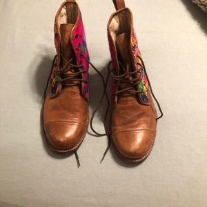 Brown boots with embroidered details